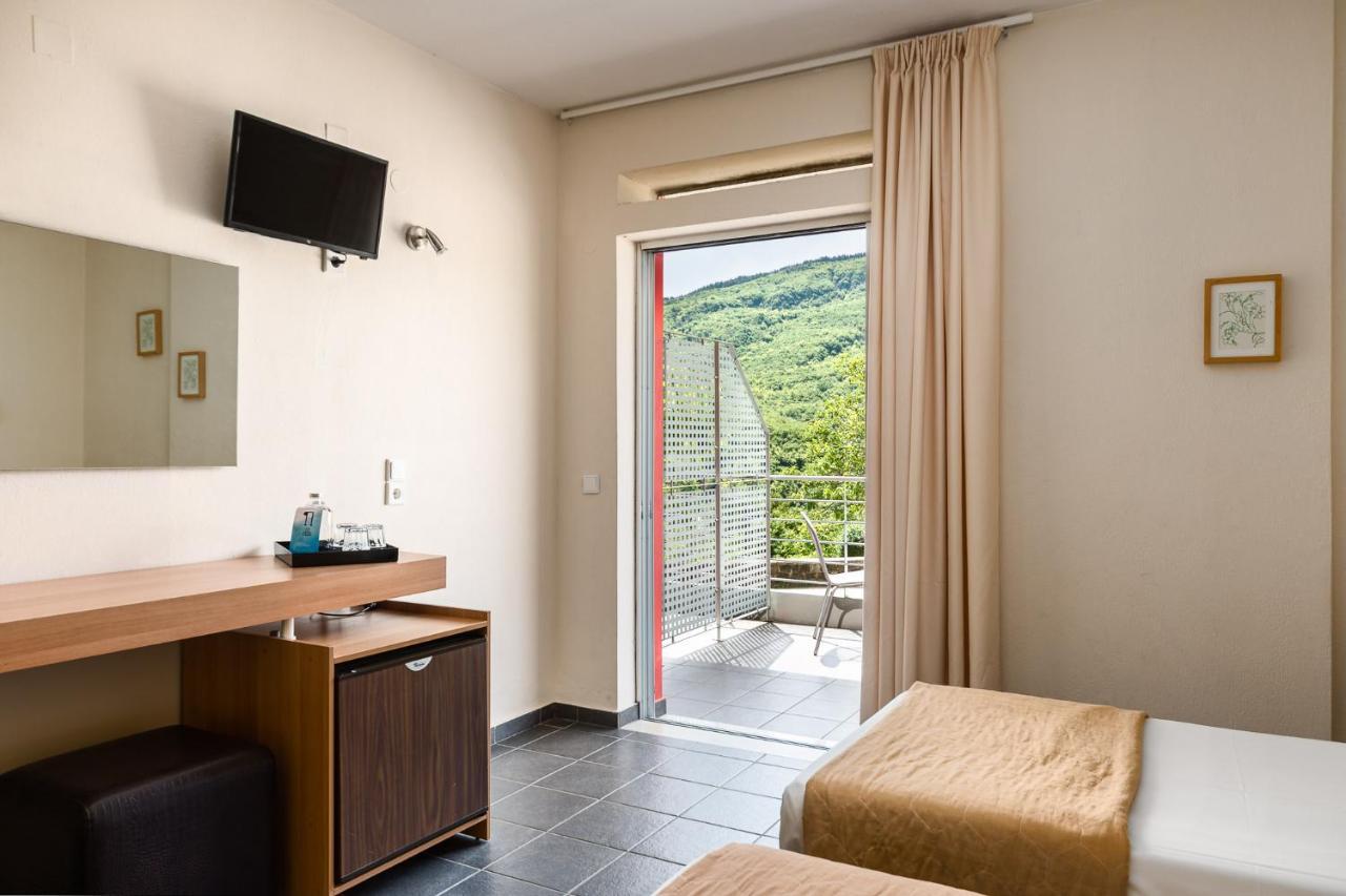 Gefiri Plakas Hotel, Tzoumerka Zewnętrze zdjęcie